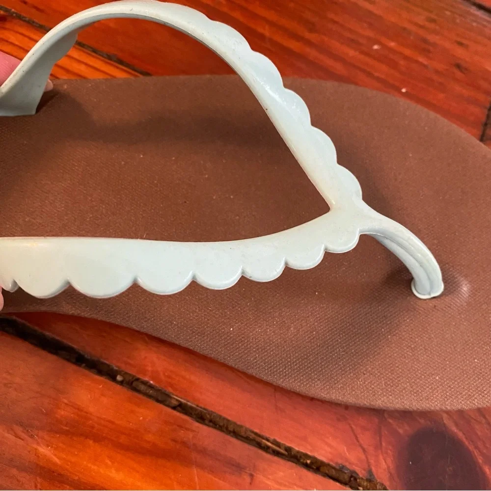 Oka-B Seafoam Scalloped Bristol Flip Flops Size 7 Made in the USA